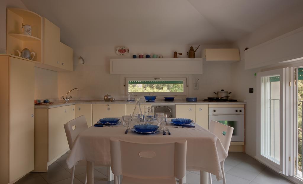 Maestrale 2 Apartment Марина ди Пиетрасанта Стая снимка